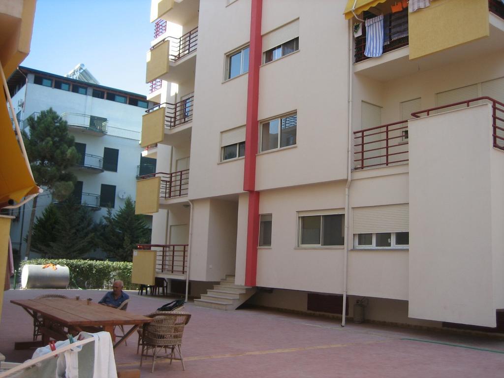 Aldom Apartments Durrës Extérieur photo